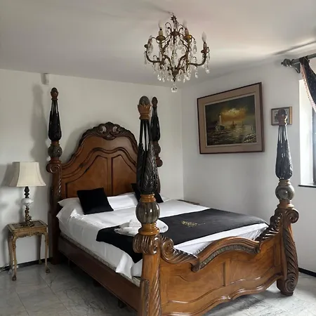 Canada Castle 게스트하우스 4*