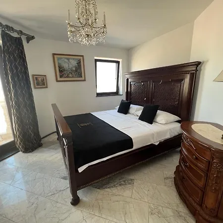 Affittacamere Canada Castle 4*