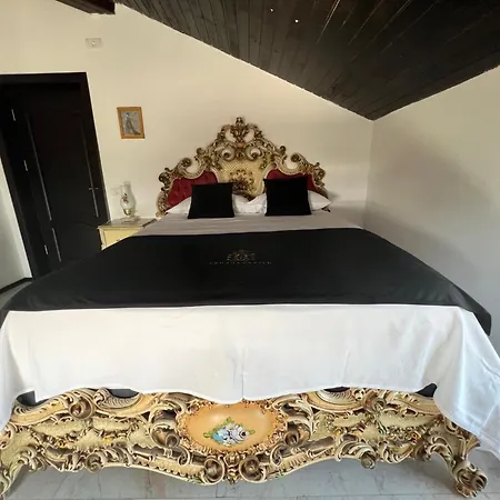 Πανσιόν Canada Castle 4*