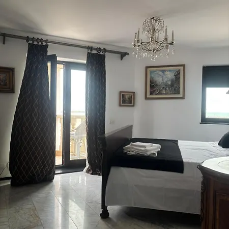 Pensjonat Canada Castle 4*